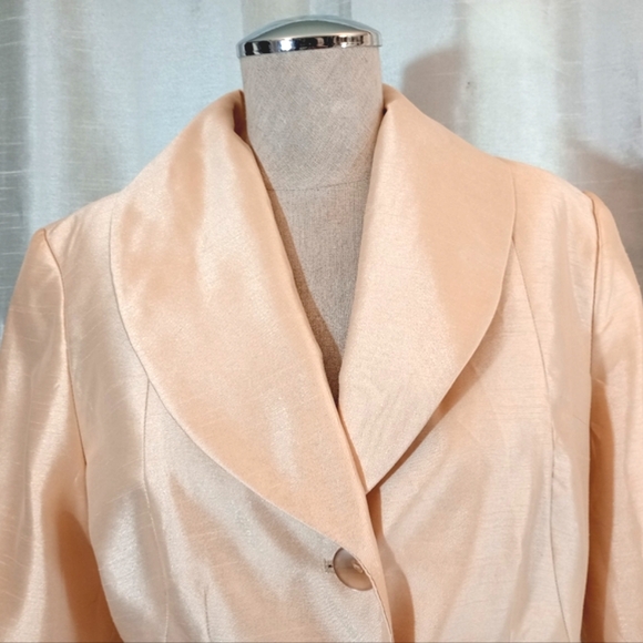 Larry Levine Satin Suit Jacket, Gold, Spread Collar, pearlized Buttons, Flaps, 4 - Picture 6 of 10